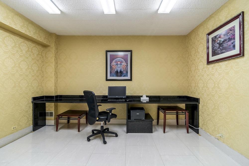 דס פליינס Comfort Inn Convention Center-Chicago O'Hare Airport מראה חיצוני תמונה