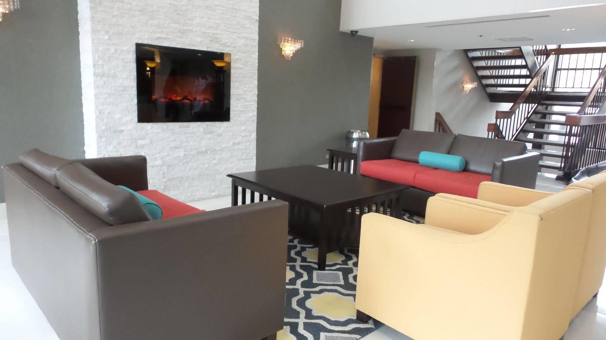 דס פליינס Comfort Inn Convention Center-Chicago O'Hare Airport מראה חיצוני תמונה